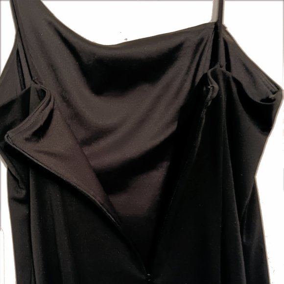 •	Dollar One Shoulder Front Slit Black with Decorative Highlights Size Medium - Picture 5 of 9